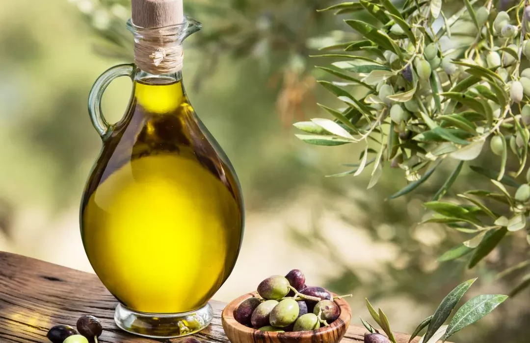 ماساژ شکم با روغن زیتون برای لاغری