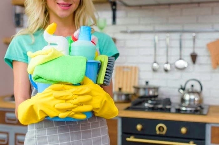 راهکارهایی برای پاکسازی سطوح چرب در آشپزخانه